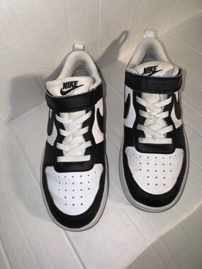 Nike Kids Black and White Velcro Strap Low-Top Sneakers